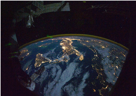 Textfeld:  Sklaven des Stromnetzes – Italien bei Nacht im Herbst 2010 (Foto: NASA)